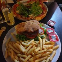 BeyondBurger mit Krautsalat im selbstgebackenen Brot 😍 at Spizzico - Pizza Time in Bolzano