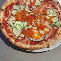 Pizza mit frischem Gemüse und veganem Käse at Spizzico - Pizza Time in Bolzano
