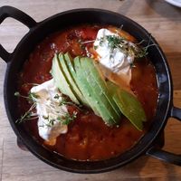 Vegane Shakshuka mit Avocado at Lille Hus in Mainz