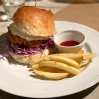 Crispy chicken burger at AIN SOPH.Journey in Kyoto