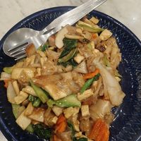 Pad see ew at Home Cafe Tha Tian in Bangkok