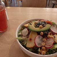 Autumn Salad und Rote Limonade at roots - Schanzengraben in Zurich