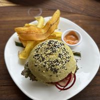  Veggie burger   at Duni in Minca