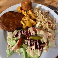 Main plate with five items at Krishna Lunch in Barcelona