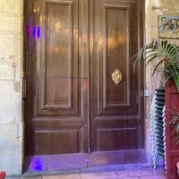 Look for this entry door in the corner under the arches at Krishna Lunch in Barcelona