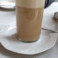 Milchkaffee mit hausgemachter hafermandelmilch at In Guter Gesellschaft in Hamburg