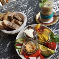 Vegan Breakfast and a chai at In Guter Gesellschaft in Hamburg