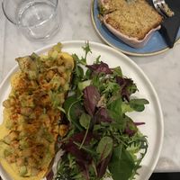 Hummus ceci con avocado e ceci  at Barnum Cafe in Rome
