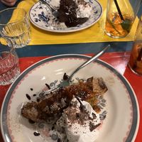 Torta cioccolato e nocciole (sopra), strudel (sotto) buonissimo  at Bistro Verdepaglia in Forli