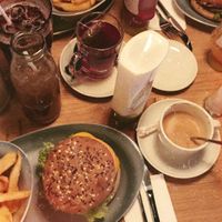 Wolpertinger Burger mit Fritten at Hans im Glück in Dresden