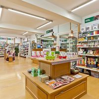 2nd floor: beauty, cosmetics and more at Herbolario Navarro in Barcelona