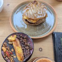 Pancakes, Acai bowl, goji smoothie at Tambake in Praia