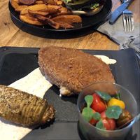 Burger forestier et cordon bleu (une tuerie) at L'Embargo in Toulouse