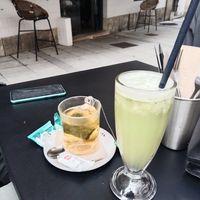 Refreshing lemonade and tea at Santa & Co in Santander