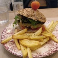 The veggie burger without the dairy cheese and the sauce at Santa & Co in Santander