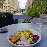 tempeh bowl with greens & mango at Mazā Terapija in Riga