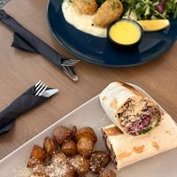Fishless cutlets en kebabwrap at Mazā Terapija in Riga