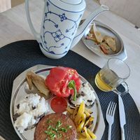 Poivron farci, burger soja, riz champignons at Veganation in Antwerpen