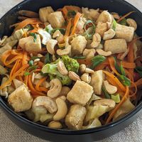 Peanut Noodle Salad (380PHP | 6.8$) at Luca Loko in San Juan Siquijor