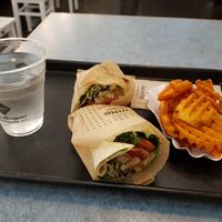 Menu Kitchen wrap with sweet fries at Swing Kitchen - Währinger Straße in Vienna