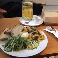 Scrambled tofu and winter tea at Jaskolka in Warsaw