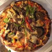 Small vegetable pizza at Pizzeria Santalucia in Portoroz