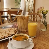 Light vegan set for one and vegan mango lassi at Bhajan Cafe in Krakow