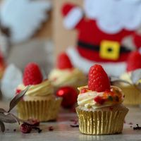 Vegan passion fruit cupcakes at Lola's Cupcakes - Victoria Place in London