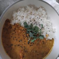 Indicky dhal ale z hnedej sosovice, celkom mala porcia,hlavne ryze at Roots in Trencin