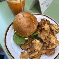 Hambúrguer vegan de grão de bico com chips de batata doce  at Nicolau Lisboa in Lisbon