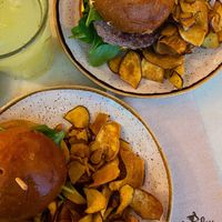 Chickpea Burger (10,5€) - hambúrguer de grão de bico e batata doce c/maionese de caril e manga, espinafres, tomate e chips de batata doce at Nicolau Lisboa in Lisbon