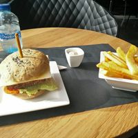 הציפס הרגיל, אבל יש מבחר של כמה סוגים at H&K's - Vlaamsesteenweg in Brussels