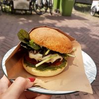 Pesto burger at Miss Nice Banana in Gouda