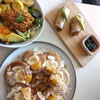 Coconut pancakes, rice rolls and stew at Miss Nice Banana in Gouda