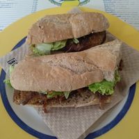 Bocadillo de seitan con cebolla caramelizada y mostaza 😋💚🌱 at El Limon in Tenerife
