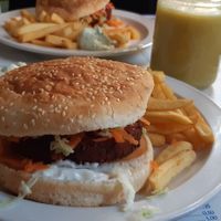 hamburger with everything" (burger with avocado, pineapple, vegan majones etc. and fries). We had to say we wanted it Vegan, uneless it would have consisted of egg and milk. I also at El Limon in Tenerife