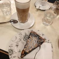 Latte macchiato with oatmilk and vegan blueberry cake. It was delicious :) at Park Cafe in Traunstein