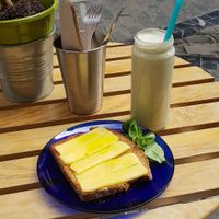 Vegan cheese + smoothie at NicPic in Malaga