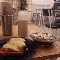 Milkshake, chocolate acai bowl and avocado-tomato sandwich at NicPic in Malaga