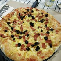 Pizza pepperoni at Rustic Fusion in Madrid