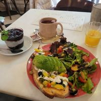 Vegan brunch (17€) at Frutaria in Lisbon