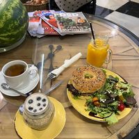 Blueberry oat with coconut milk and vegan bagel at Frutaria in Lisbon