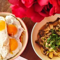 Escabeche de cogumelos e ovos rotos  at Rebaldaria in Aveiro