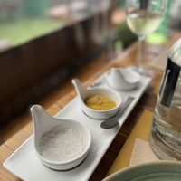 Nos pusieron alioli vegano y hummus 😍  at Puerta Verde in Lanzarote