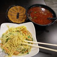 noodles with cucumber and peanut sauce at Xiongzai in Madrid