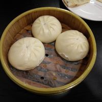 steamed buns with vegetables at Xiongzai in Madrid