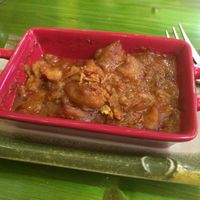 Patatas al horno con boletus y cebolla caramalizada. at Gaia in Burgos