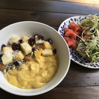 Smoothie bowl and avocado toast at Cafe Tropical in Koh Lipe