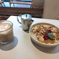 Chai latte and porridge at Jord in Malmo