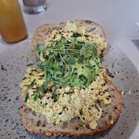 Scrambled Tofu Brötchen mit Avocado at Jord in Malmo